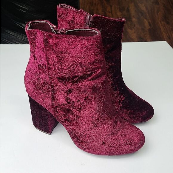 FloralāWomen'sāRedĀ AnkleāBootiesāSizeā7 - Picture 7 of 10